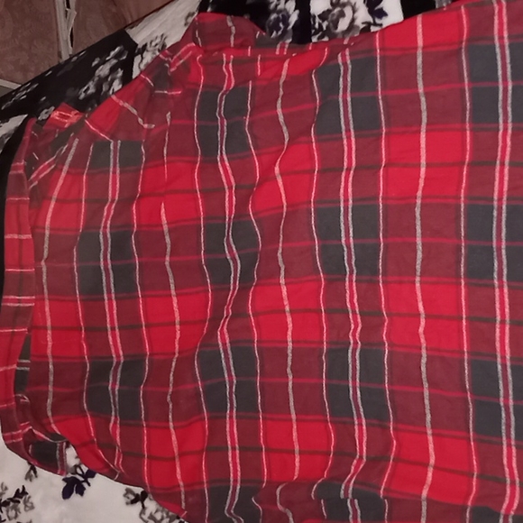 Women's Plaid Button Up Shirt - Picture 4 of 5